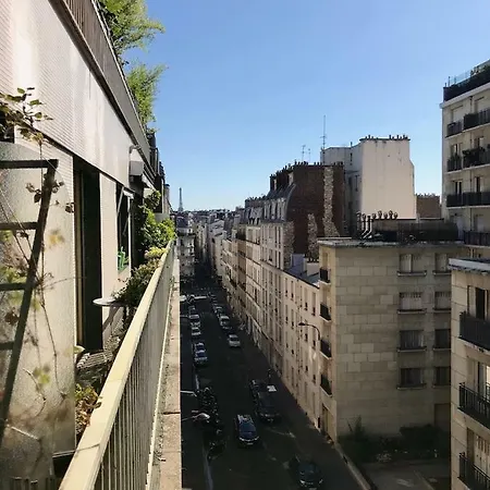 My Cosy Little Studio Eiffel Tower View And Balcony * Parigi